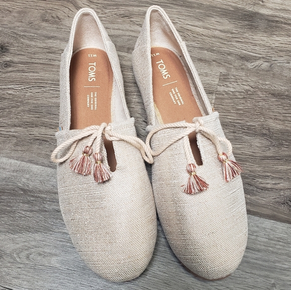 Toms Shoes - Like New! Toms Kelli Woven Flat Women's 11